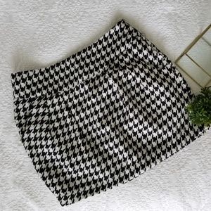 FOREVER 21 | Houndstooth Black & White Mini Skirt